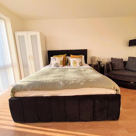 Contemporary Modern Studio Apartment - City Centre Бирмингем Экстерьер фото