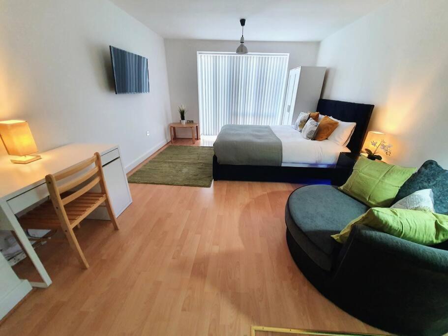 Contemporary Modern Studio Apartment - City Centre Бирмингем Экстерьер фото