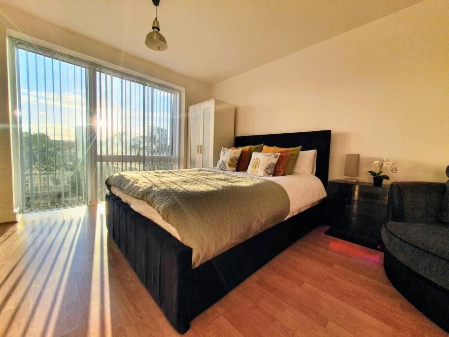 Contemporary Modern Studio Apartment - City Centre Бирмингем Экстерьер фото