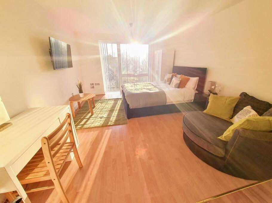 Contemporary Modern Studio Apartment - City Centre Бирмингем Экстерьер фото